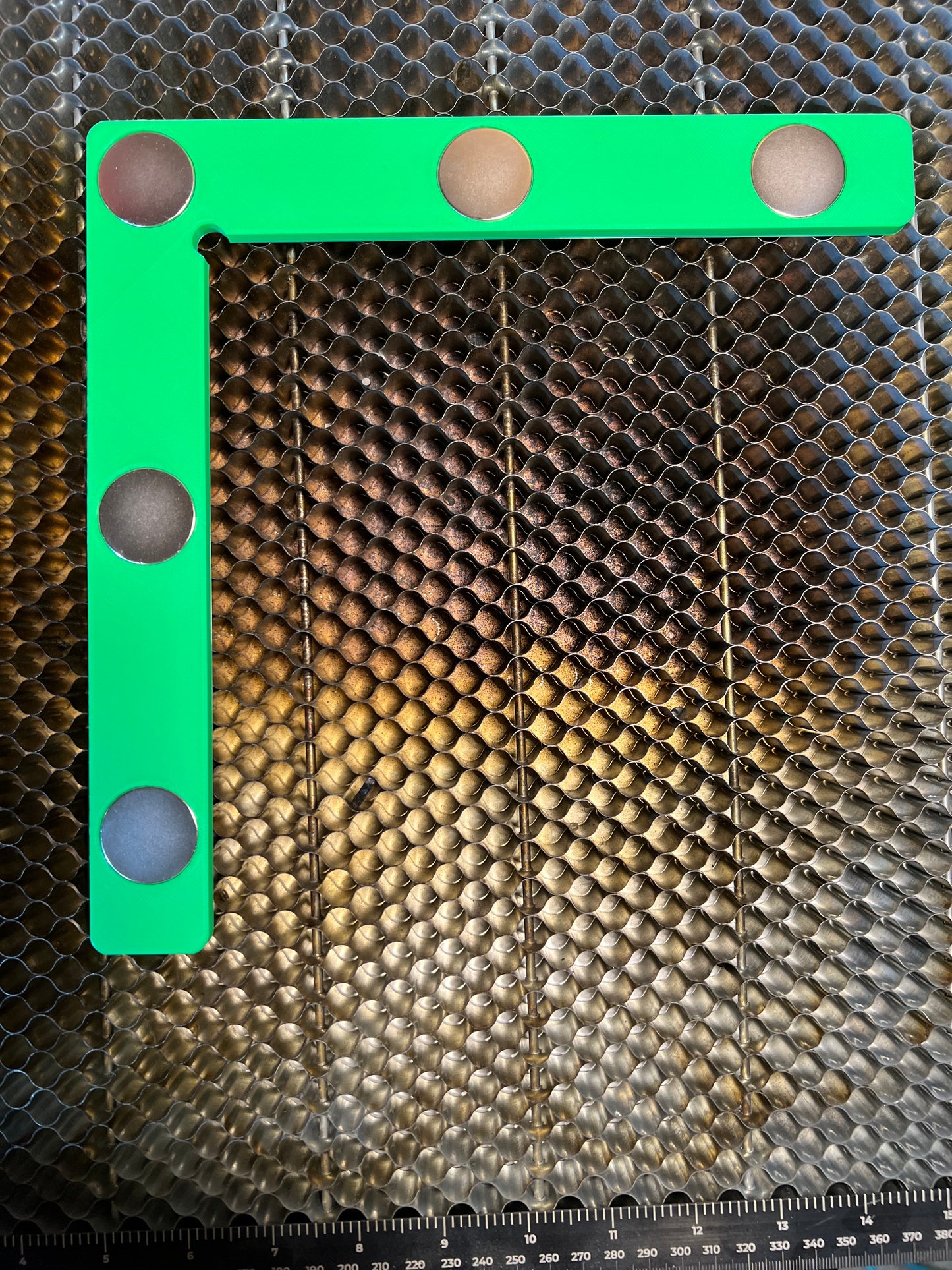 Magnetic square for Xtool and other honeycomb steel beds